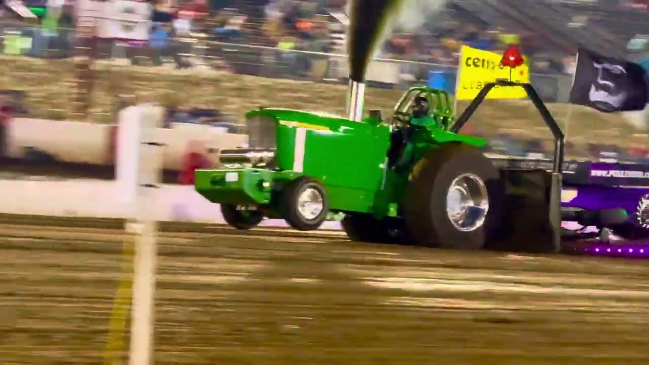 Deere making a stellar pass in Farley Iowa 2025