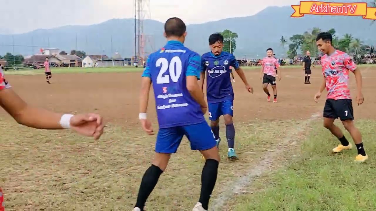 Zola & Beckham menampilkan skil di lapang Wangisagara Majalaya #sepakbolaindonesia #breakingnews