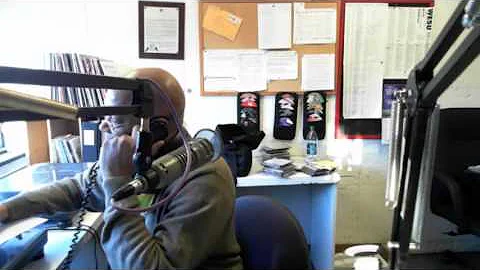JAMAICAN MUSIC ON THE RADIO--DE-TEACHE...  AND DJ ...