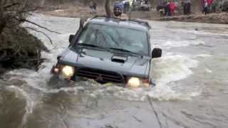 Mitsubishi Pajero 4x4 Extreme river crossing