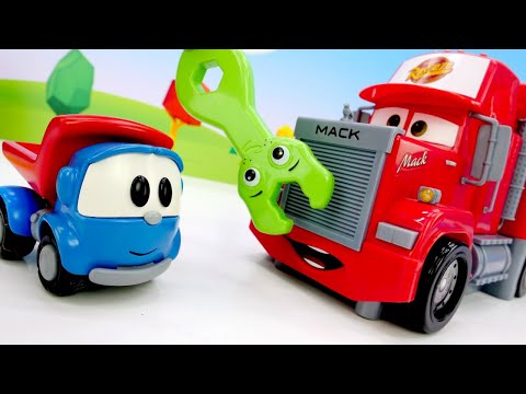 Léo montou uma moto de corrida de brinquedo! História infantil com  brinquedos Léo o caminhão 