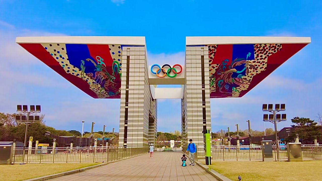 Прогулка в теплом Сеульском олимпийском парке на весну