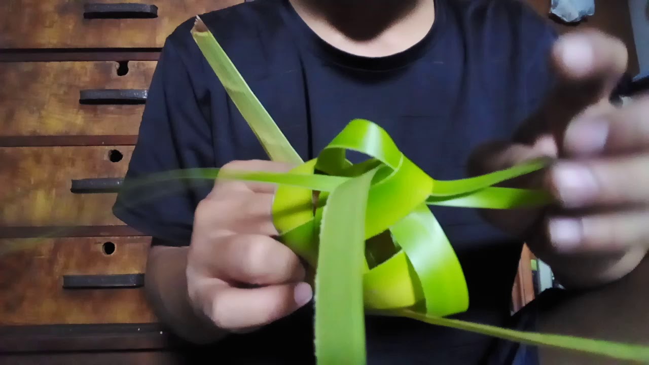 Cara membuat cangkang ketupat  sederhana gampang  YouTube