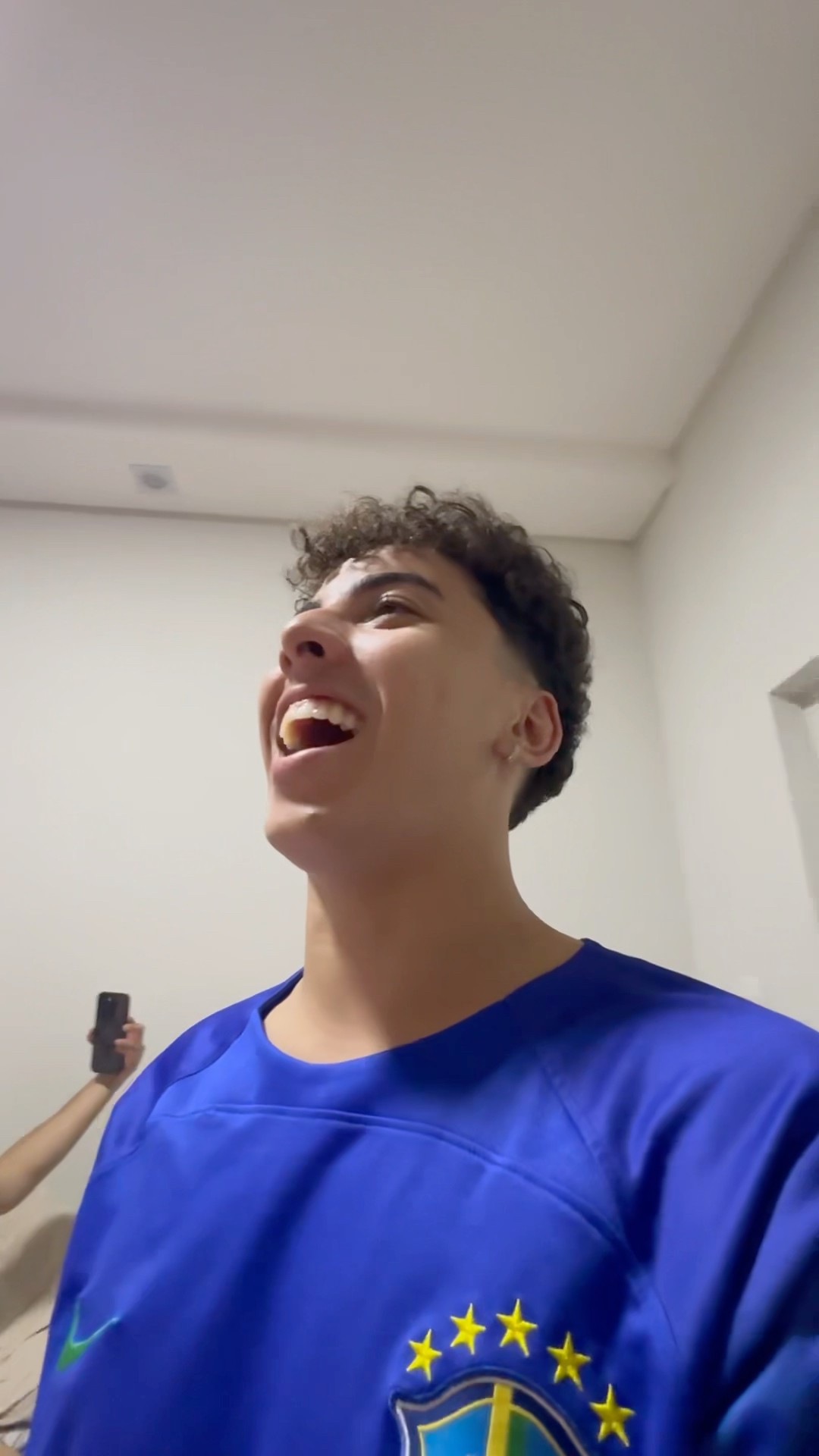 MEU IRMÃOZINHO FICOU MALUCO COM A PREMIAÇÃO DA BOLA DE OURO! ?