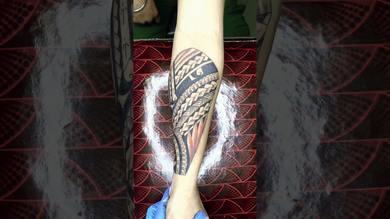 Māori tattoo on hand for men 