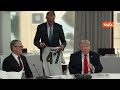 Trump riceve da Merz la maglia della nazionale di calcio tedesca con il suo nome e il numero 47