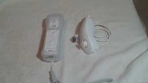 Wii Motion Plus Controller with Nunchuck and rubber Cover ( Official NINTENDO )