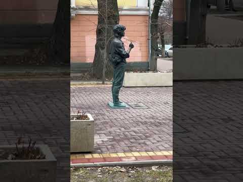 Памятник Цою на том месте  где заканчивается фильм «Игла» #казахстан #игла #цой #алматы