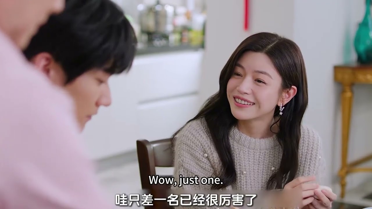 狙击蝴蝶：陆医生对岑矜的喜欢真的是明明白白写在行动里，李雾又一次来到岑矜的家中，岑矜带着李雾回家过年，得知李雾考了好成绩，沈屹阳暗恋着春畅，李雾又和陆医生发生矛盾