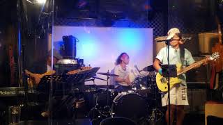 Cross road    Soft Cream screenshot 2