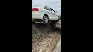 Poor driving skills? Avoid Yunnan, Guizhou, Sichuan roads! Narrow road passing tips