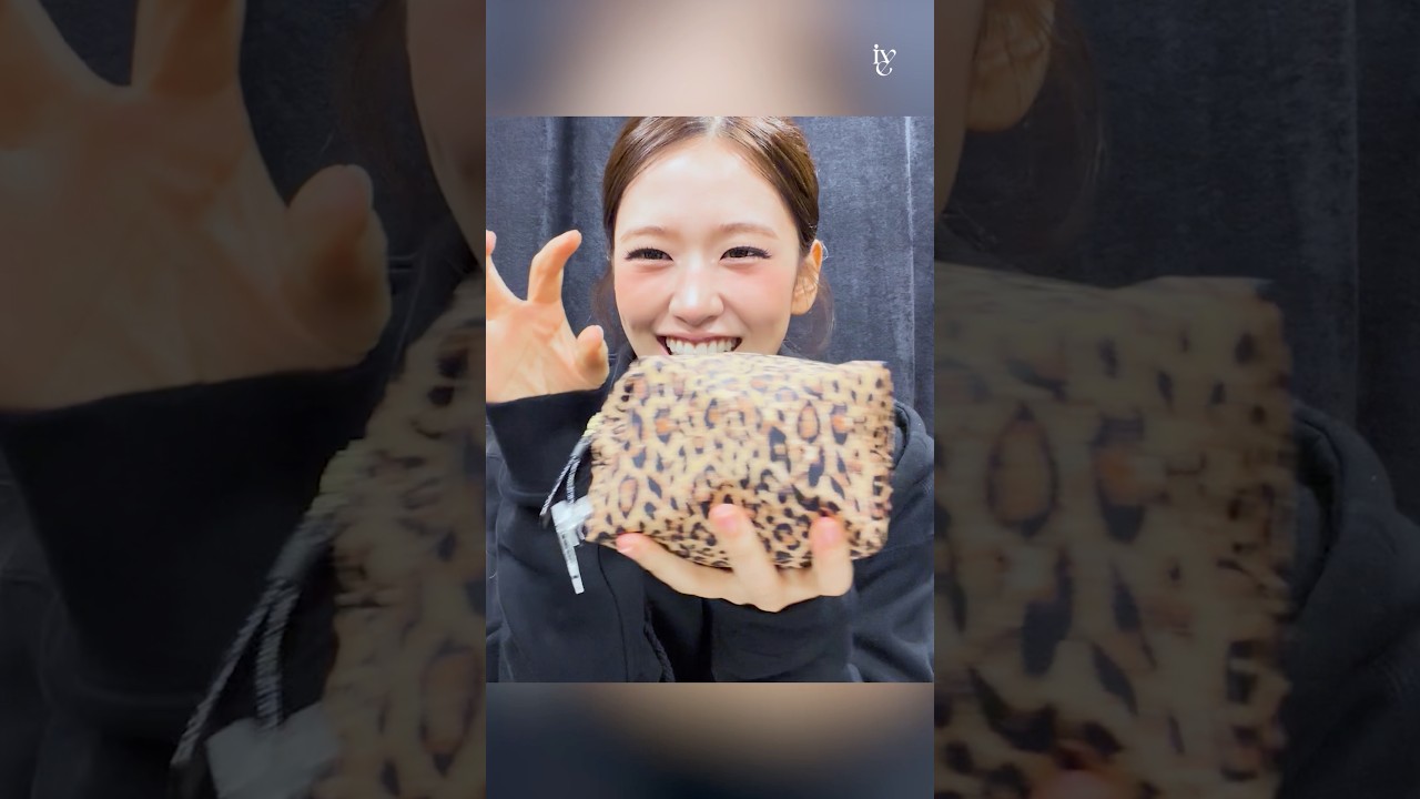 [IVE LOG] 강아지 가방 최초(?) 공개 (⸝⸝› з ‹⸝⸝)♡ in WORLD TOUR | 윶 LOG PREVIEW #Shorts