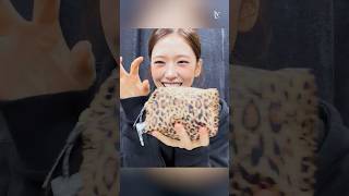 [IVE LOG] 강아지 가방 최초(?) 공개 (⸝⸝› з ‹⸝⸝)♡ in WORLD TOUR | 윶 LOG PREVIEW #Shorts