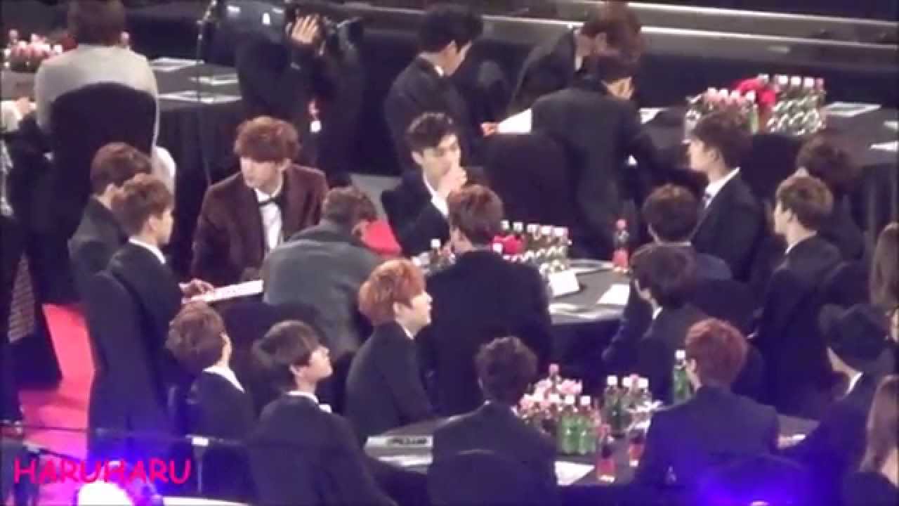 150122 EXO Cute Moments (Sehun) 엑소 형들이랑 귀여운 세훈이 @ Seoul Music Awards 서울가요대상