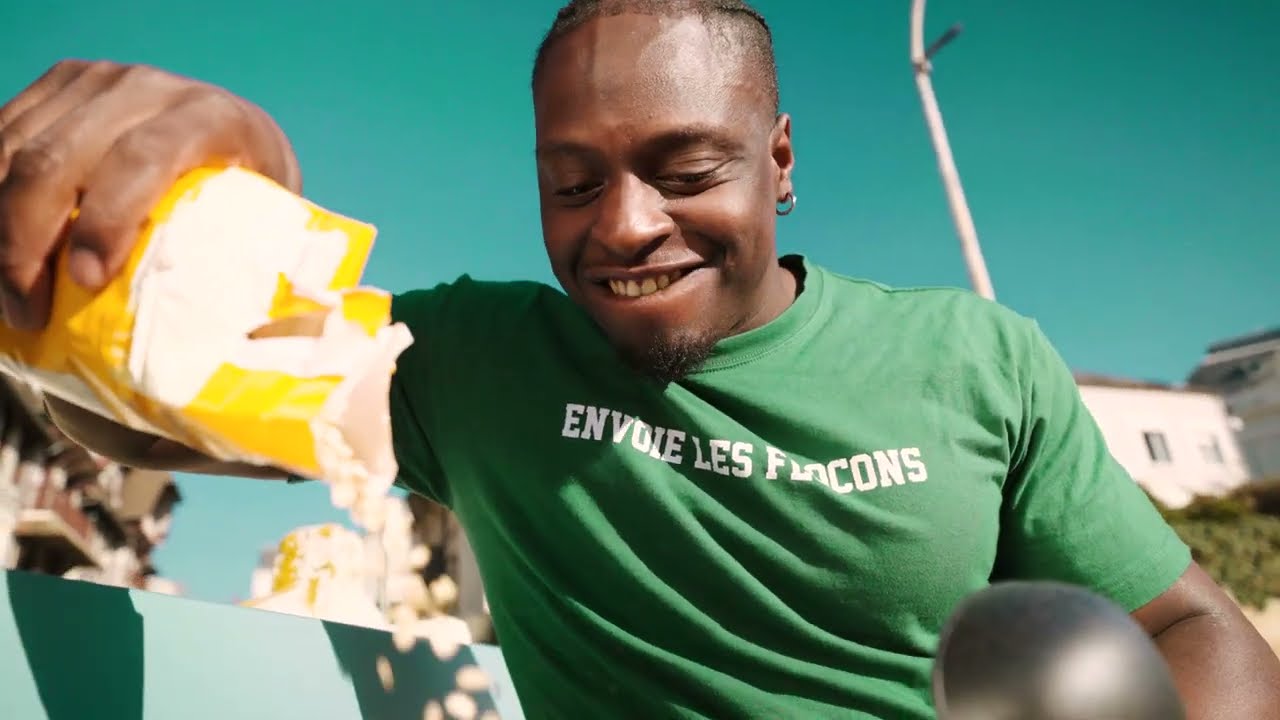 Ver Schelboye - Envoie l'uranium (clip officiel) no YouTube Ver Schelboye - Envoie l'uranium (clip officiel) no YouTube