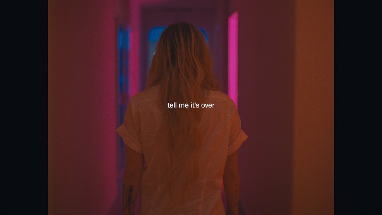 Avril Lavigne – Tell Me Its Over