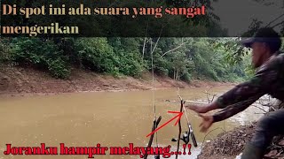 MENGERIKAN...!!Mancing sendirian di hutan malah di kagetkan dengan suara yang sangat menakutkan