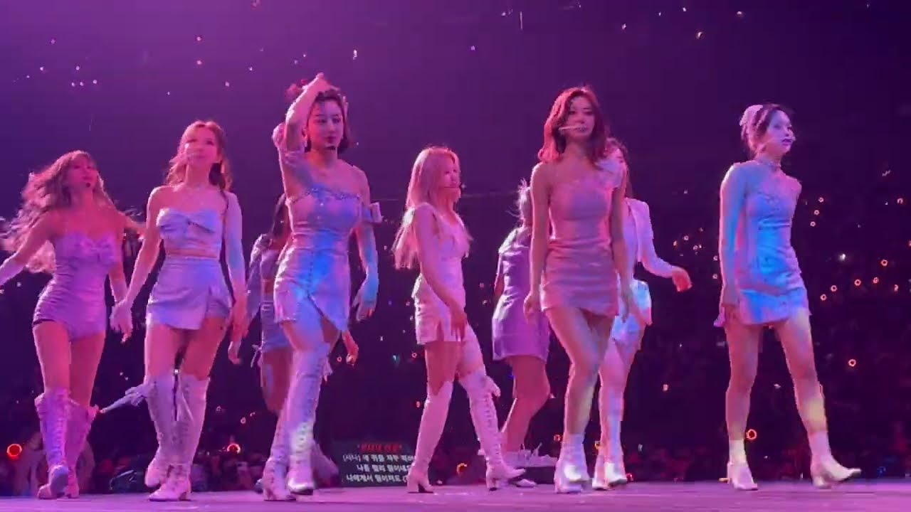 [FANCAM] 4K60 220227 TWICE - WHAT IS LOVE + KNOCK KNOCK + MORE AND MORE - NEW YORK DAY 2