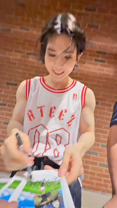 YEOSANG IS SOOO PRETTY #kpop #ateez #yeosang #shorts