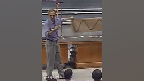 Physics teacher shows SHM #shorts #wave