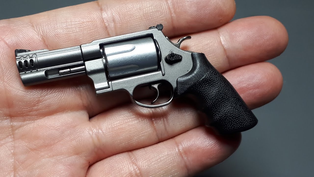 1/3 S&W 500 revolver by Yingtu mini metal alloy keychain model toy