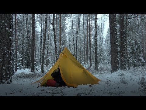 Видео: НОЧЁВКА В УЛЬТРАЛЁГКОЙ ПАЛАТКЕ. ЗАВАЛИЛО СНЕГОМ. Обзор и жёсткий тест.