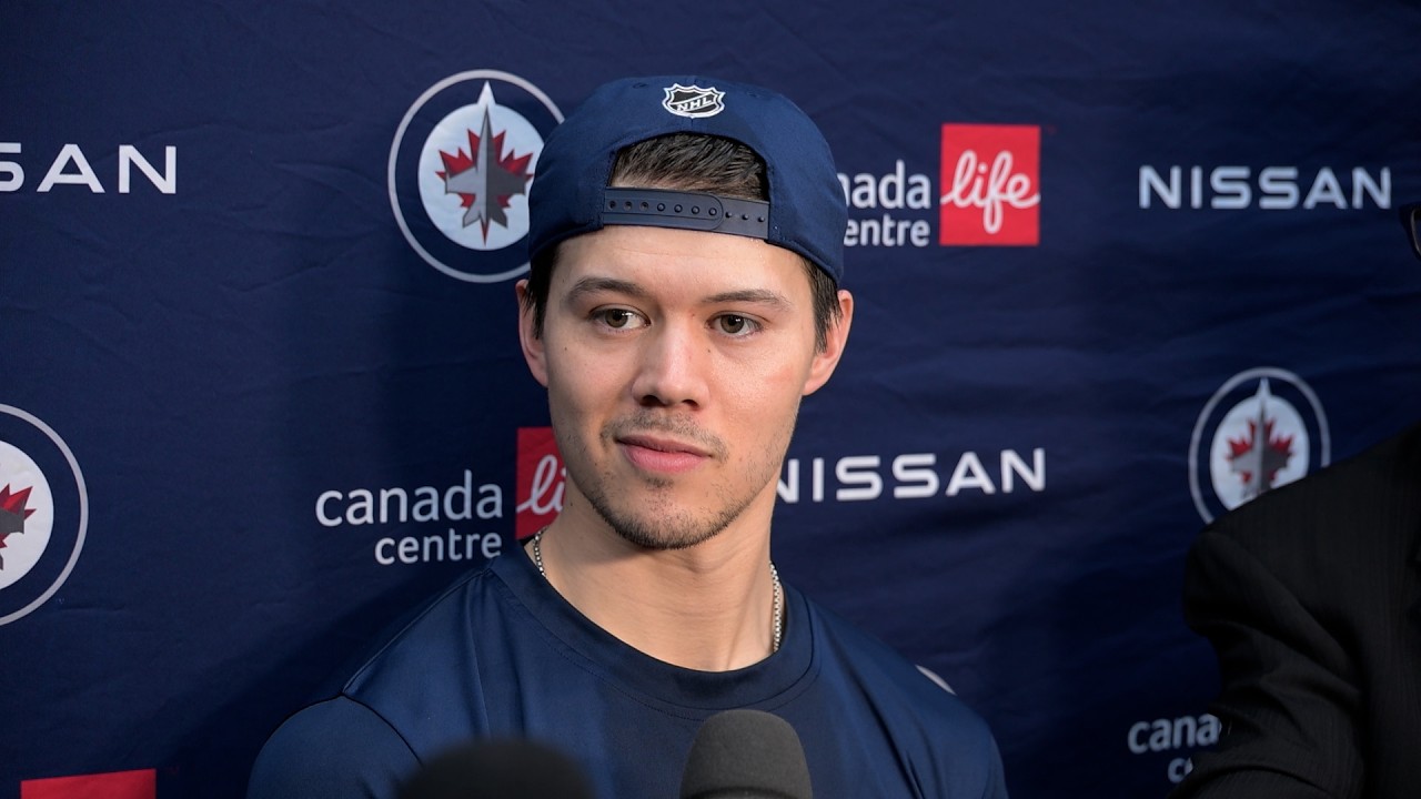 Первая встреча с представителями СМИ с недавно приобретенным защитником «Виннипег Джетс» Джейкобо...