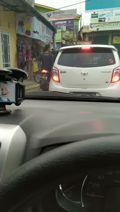 story whatsap naik mobil siang hari