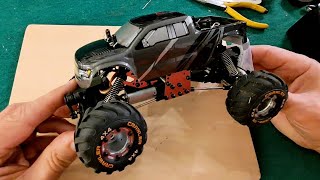 First look at the HBX 2098B Devastator Mini RC Crawler I was given