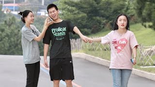 Girl Asks Strangers to Pretend Her Boyfriend to Answer Father's Call | Prank女生请路人假扮男友应付催婚，他竟松开了女友的手