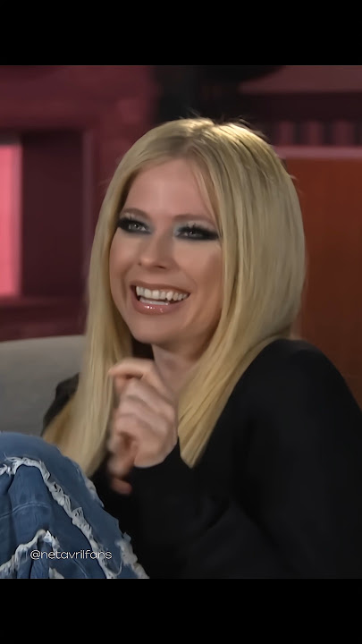 Avril talk about girlfriend MV #avrillavigne #girlfriend #mv #music #dance #2000s #fypシ゚ #shortvideo