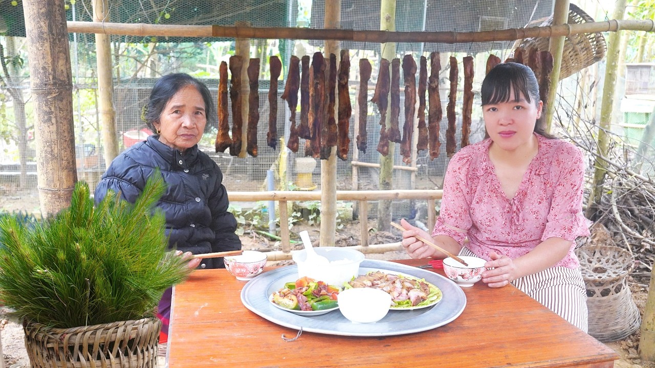 Эми делает копченое мясо для консервирования и приготовления пищи. Жизнь в сельской местности