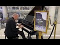 Capture de la vidéo Lax Airport Piano Surprise