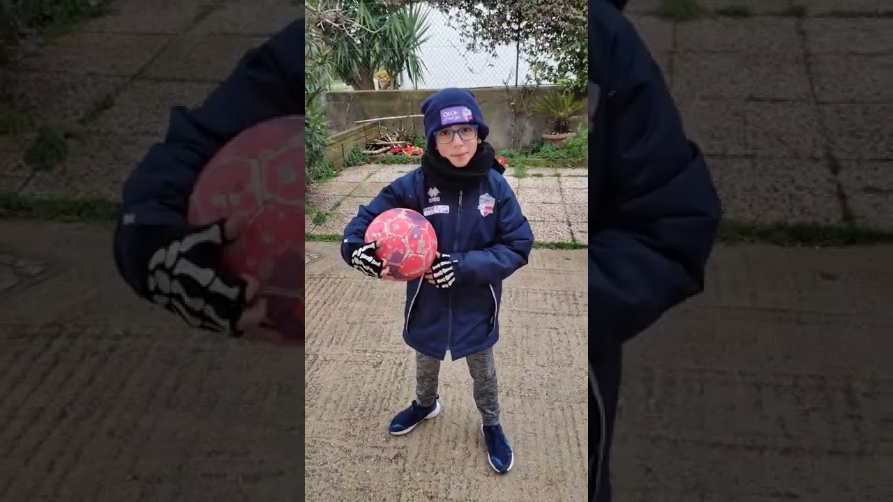 Vi insegno a tirare FORTE ⚽ come colpire la palla : Tutorial prime armi 💥 Divertente !.