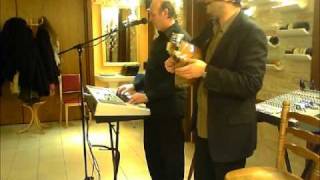Video voorbeeld van "GEORGIOS - SIRTAKI - GRIECHISCHE LIVE MUSIK - BOUZOUKI - Fragkosiriani-Ena omorfo amaksi 2011"