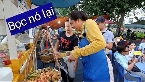 DIVA Cát Thy giúp gian hàng khổ qua cà ớt của chị Kim Anh.