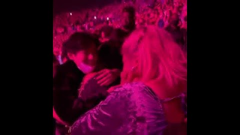 Taehyung gives lizzo a warm hug..