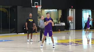 Lonzo Ball sports new look at Lakers' practice | ESPN