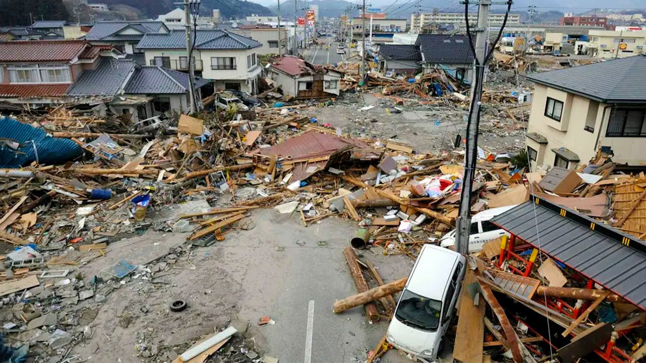 Города после землетрясений. ЦУНАМИ В Японии в 2011. Япония 2011 землетрясение и ЦУНАМИ. Фукусима землетрясение и ЦУНАМИ.