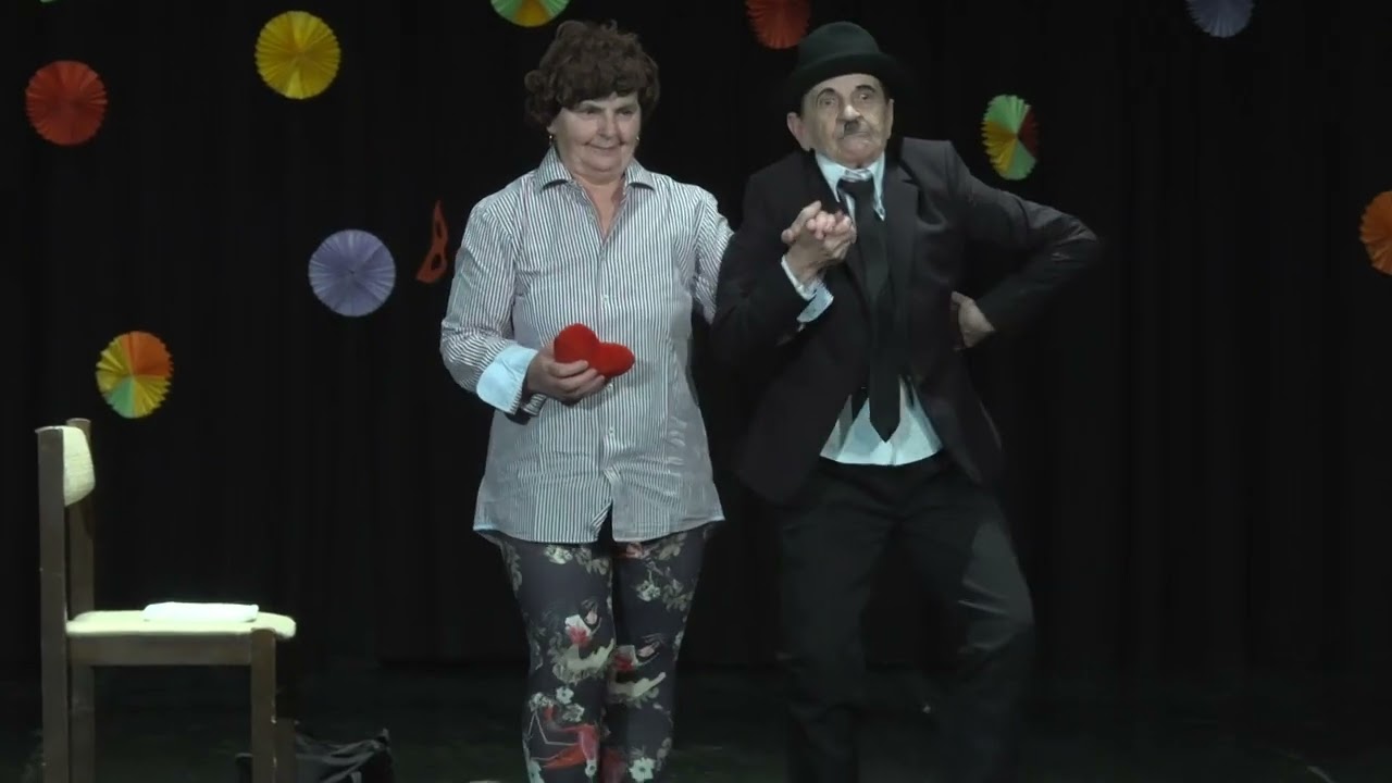 Nyugdíjas farsang – A nyugdíjas egyesület vidám programot tartott a szentgotthárdi színházban