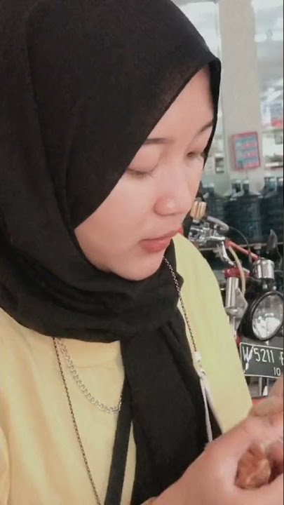 Story Wa Mentahan halu Makan bareng cewe cantik. Buat manasin mantan. @Denyaa