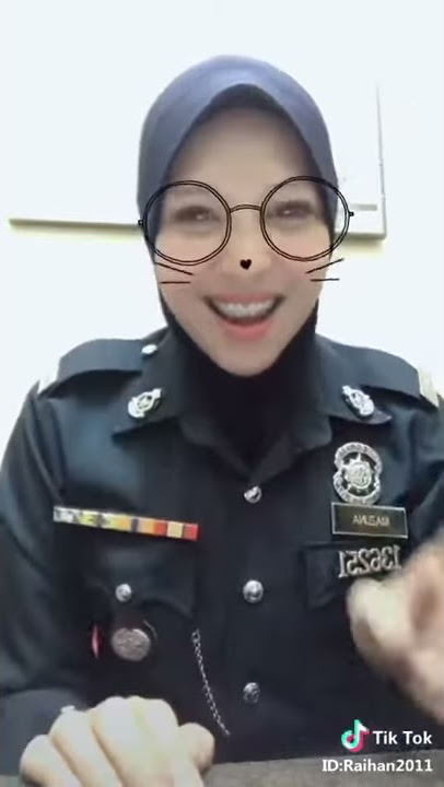 Hakak polis comel