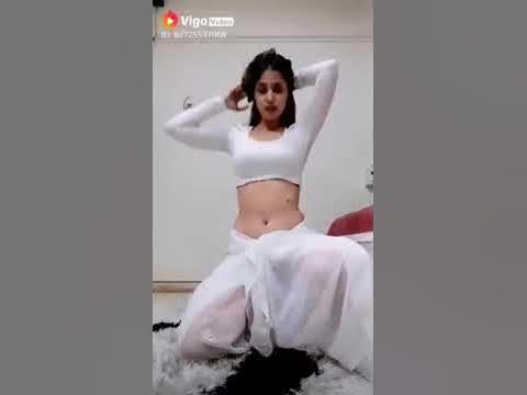 Sexy back песню начинает девушка