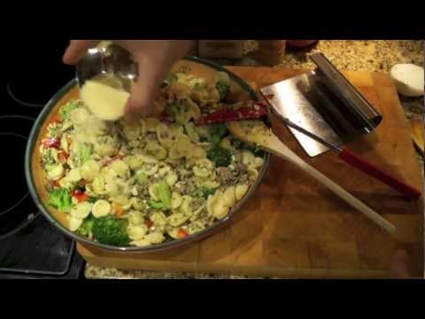 Pesto Pasta with Broccoli and Peppers