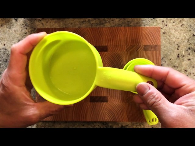 Dry vs Liquid Measuring Cups - What's The Difference? 