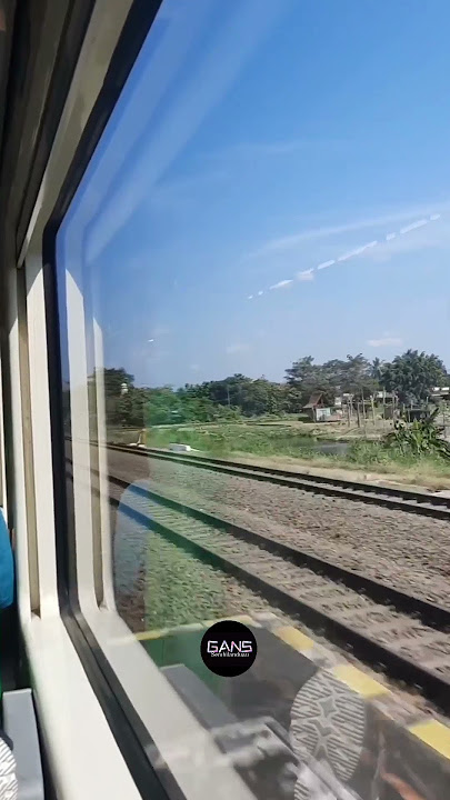 SW naik kereta api #keretaapiindonesia #keretakai #ptkai #storywa #storykekininan