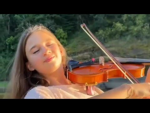 عزف كمان بنت جميله