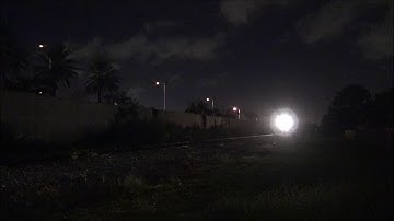 [HD] Csx O721-13 with a CW40-9 in lead and running in the dark