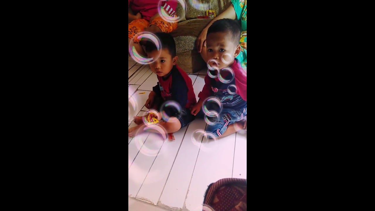 Kembar tapi beda - YouTube