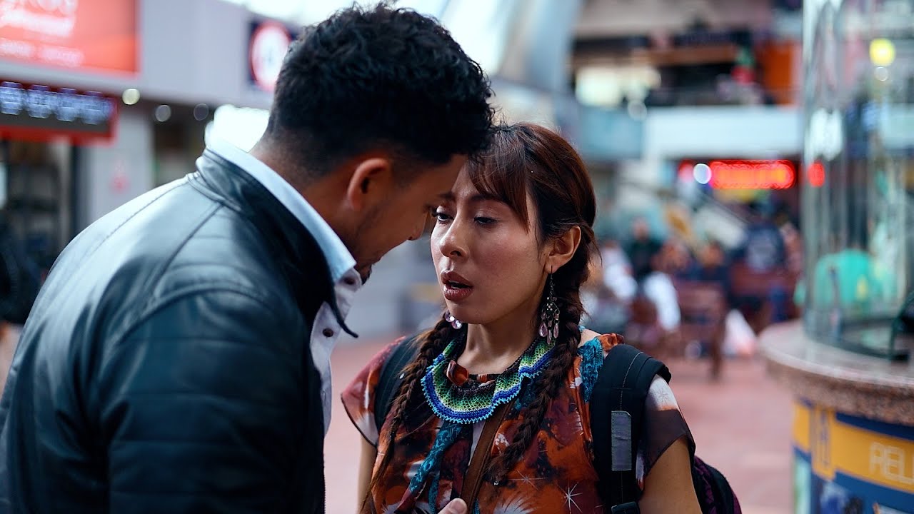 Esta campesina encontó dinero en una maleta, al devolverlo encontró el amor